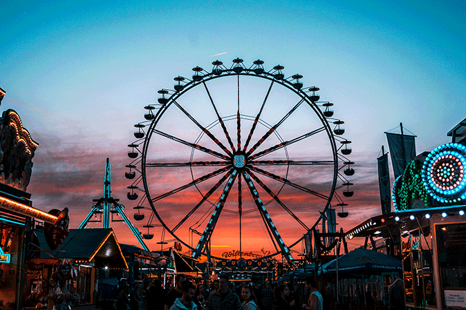 Ferris wheel at an amusement park at night